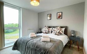 Park View Luxury 2-Bedroom Serviced Apartment.